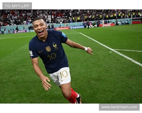 姆巴佩:从天赋少年到世界足坛巨星的成长历程与传奇之路 姆巴佩:从天赋少年到世界足坛巨星的成长历程与传奇之路