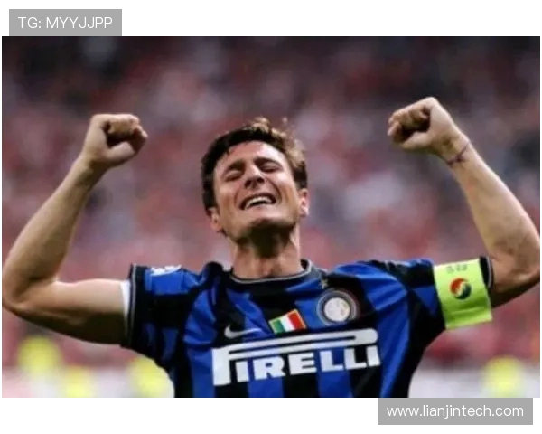 被足球员踢中后依然坚持比赛的传奇球星与其坚韧精神的故事