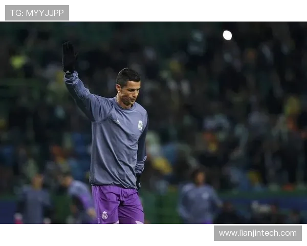 足球巨星崛起之路：从青涩少年到世界顶级球员的奋斗历程